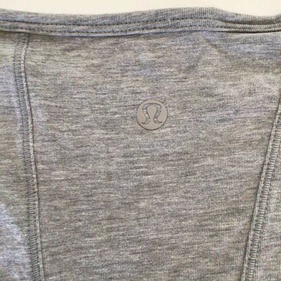 LULULEMON BETWEEN THE LINES LONG SLEEVE TOP SIZE 8 - Picture 10 of 13